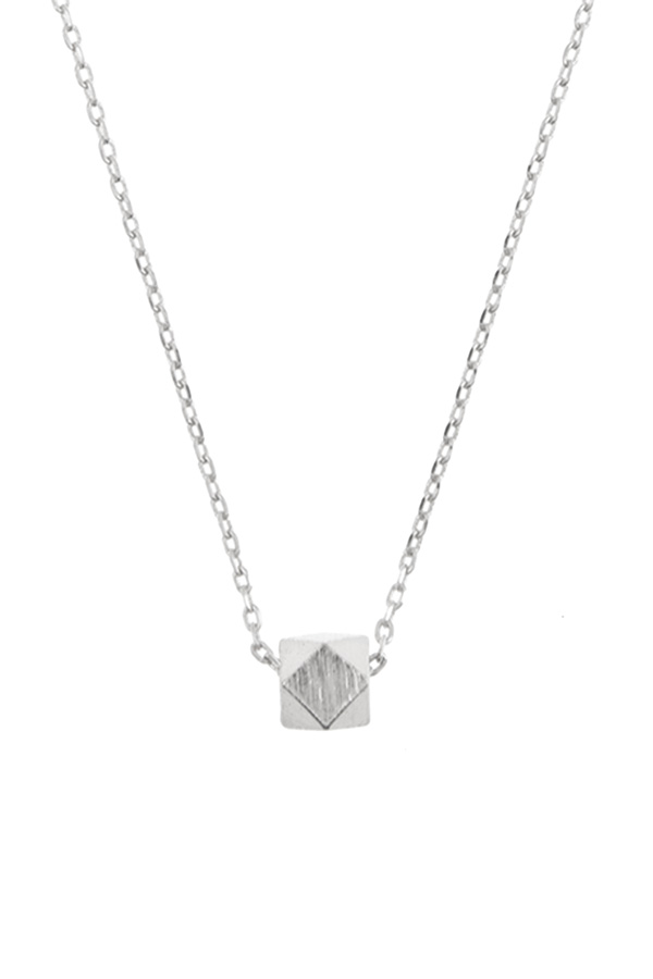 Three-dimensional polygon charm necklace