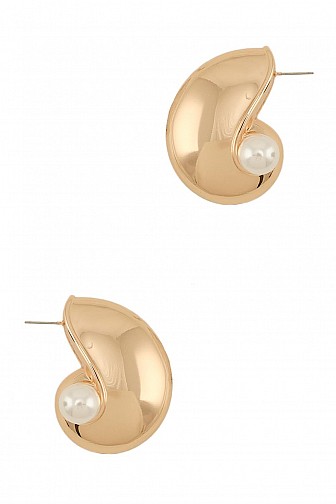Metal Shell Stud Earring with Pearl Accent