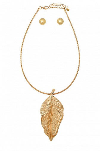 METAL COLLARED LEAF CHARM NECKLACE SET