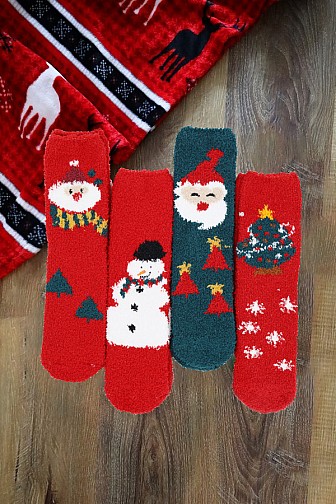 CHRISTMAS SEASON FUZZY SOCKS SET