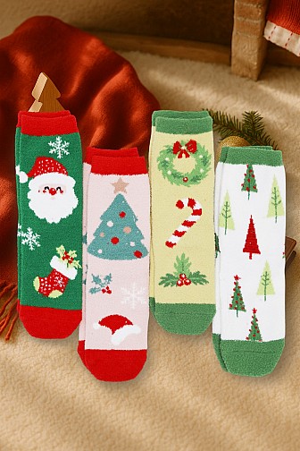 CHRISTMAS SEASON FUZZY SOCKS SET