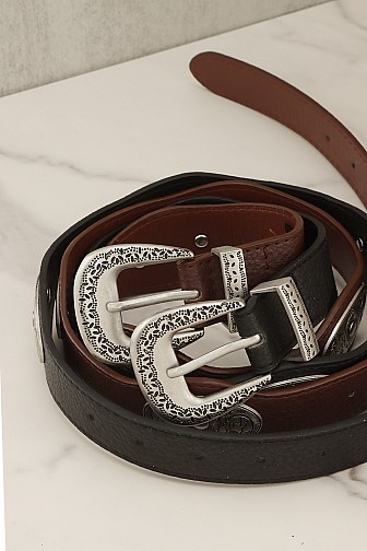 WESTERN LEATHER BELT WITH ENGRAVED OVAL CONCHO DETAIL