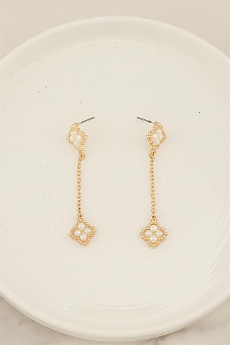 GOLD-TONED CLOVER DANGLE EARRING WITH PEARL BEADS 