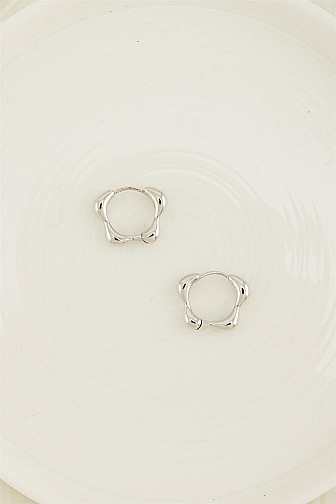 WAVY PETAL HUGGIE HOOP EARRING