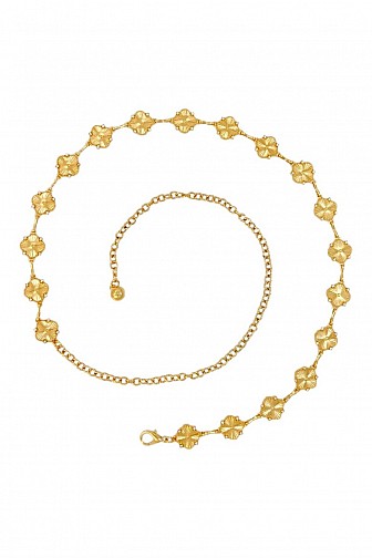 TEXTURED CLOVER EMBLEM ADJUSTABLE CHAIN BELT