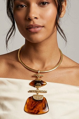 GOLD COLLAR TORTOISE RESIN DROP STATEMENT NECKLACE