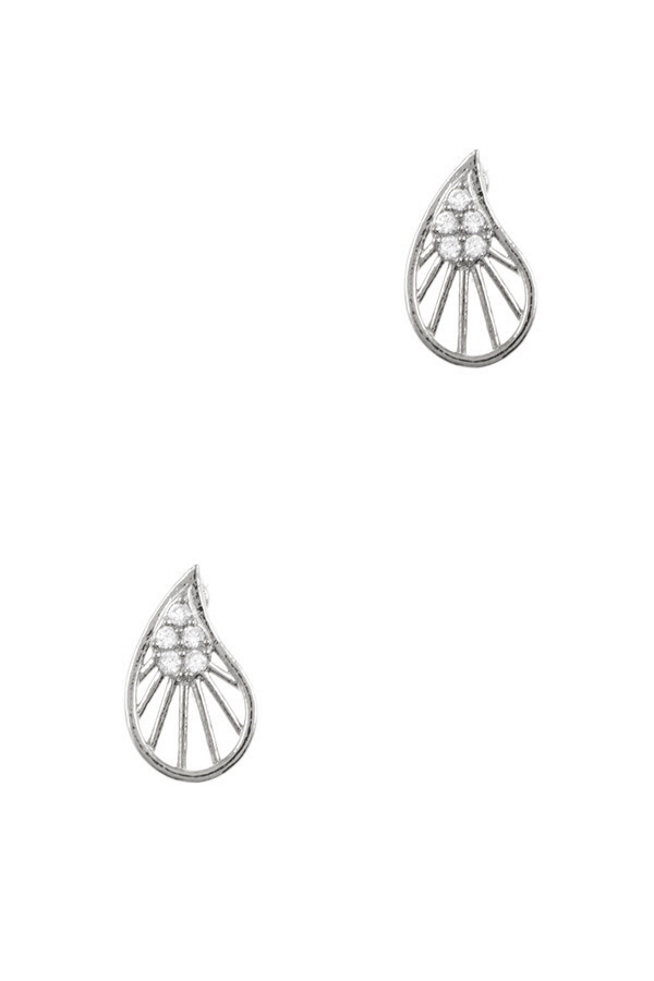 Shell stud delicate earrings
