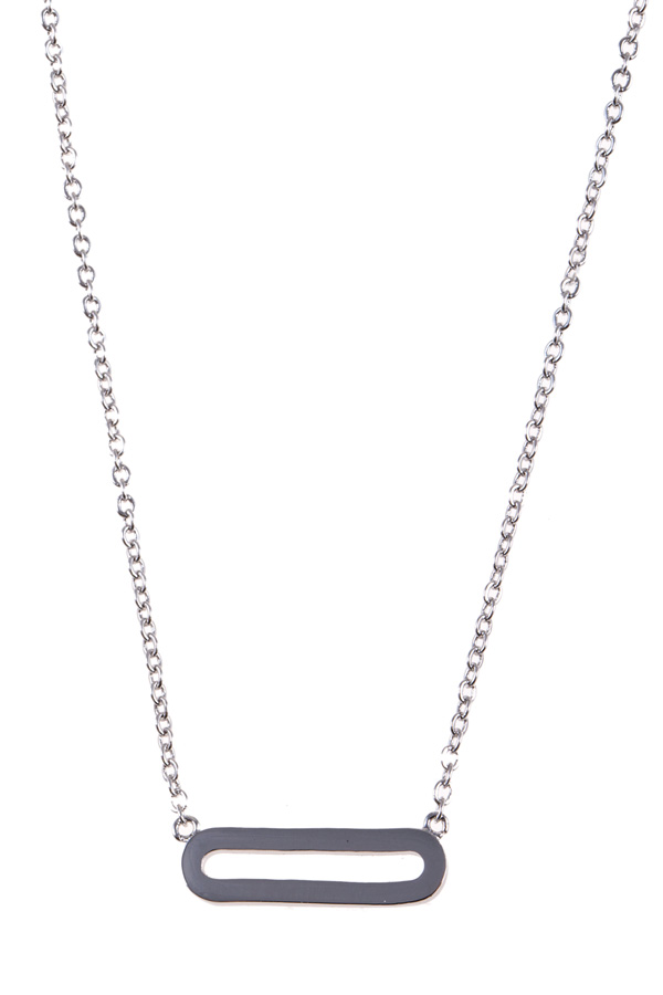 Simple oval pendant necklace