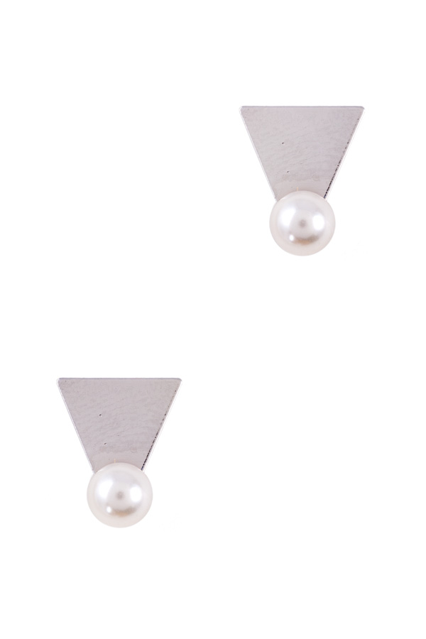 Triangle w/pearl dot stud earrings