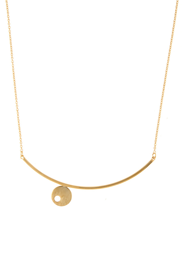 Curved bar with round pendant necklace